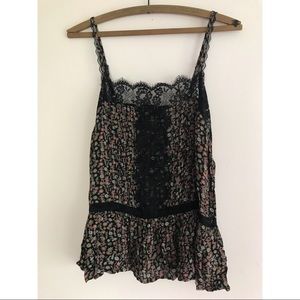 American Eagle - Floral Lace Top